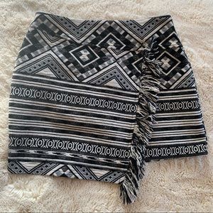 TopShop black and white Asymmetrical Mini. Size: 2